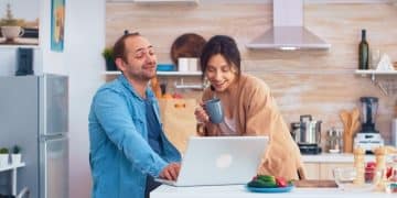 Communication's Power: US Couples, Financial Foundation 2025 - Cover Image